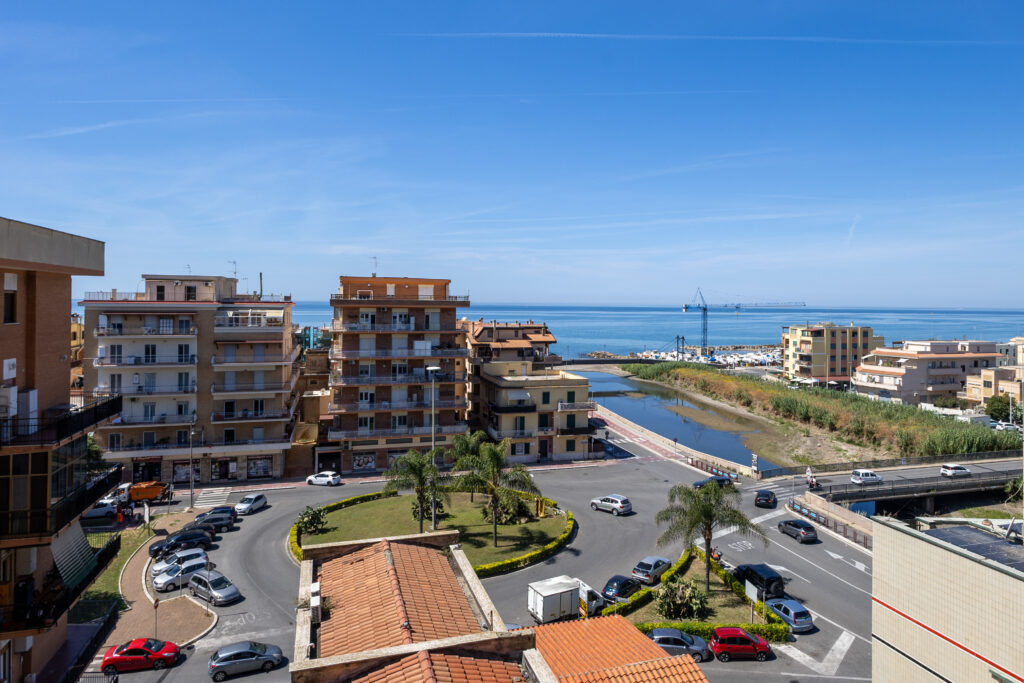 Appartamento vista mare in vendita a Ladispoli, Via Fiume
